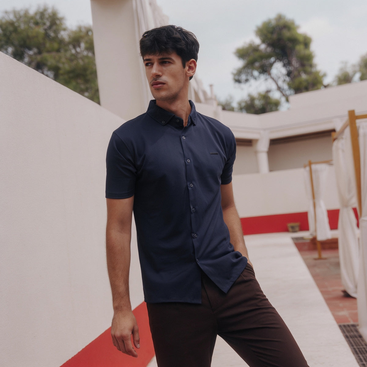 Tab-Collar Short-Sleeved Shirt in Navy Blue, standing view, Legacy London
